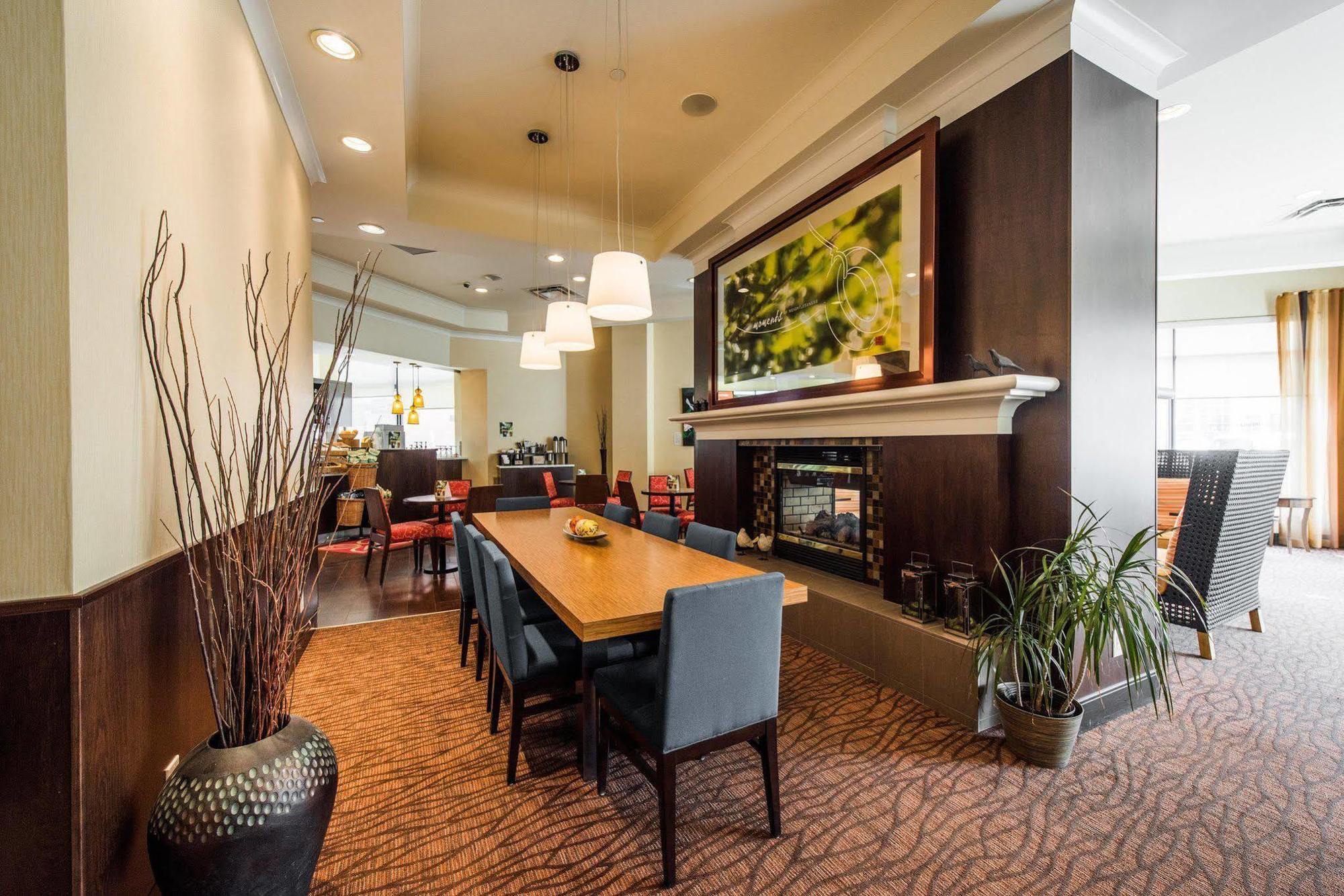 Hilton Garden Inn Saskatoon Downtown Экстерьер фото